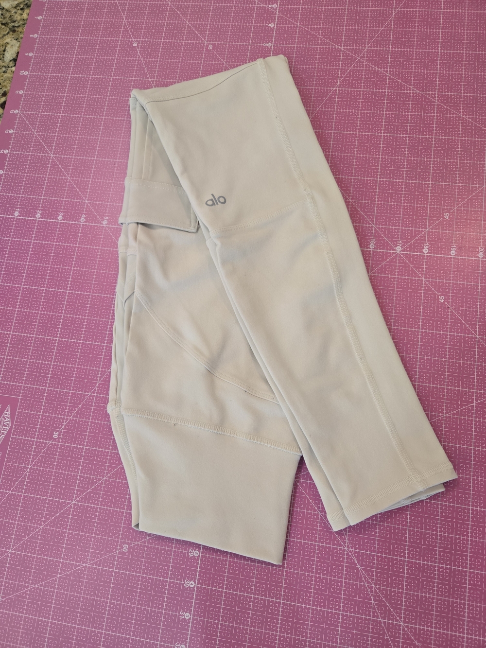 ALO Yoga Light Beige/Off-White High-Rise Leggings Size S